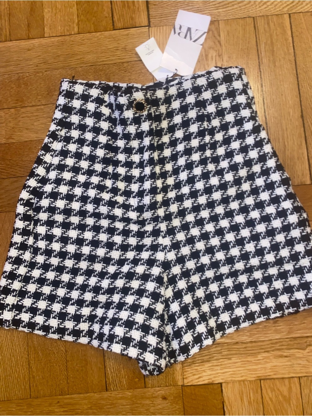 Zara Black & White Houndstooth High-Waist Shorts - Picture 3 of 4